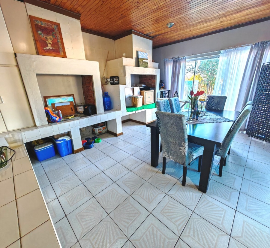 6 Bedroom Property for Sale in Heuwelsig Free State